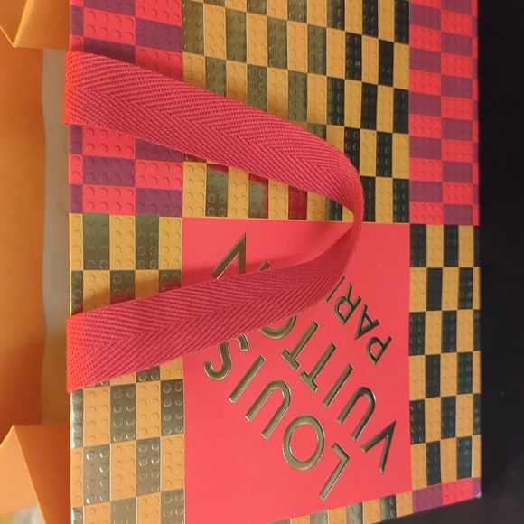 Louis Vuitton Limited Edition Gift Bag - Picture 2 of 4